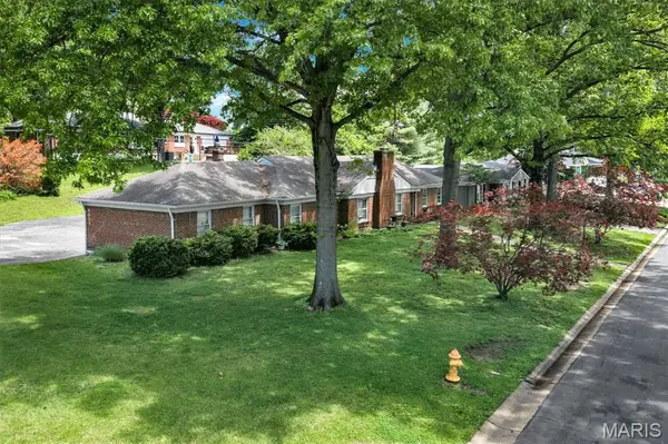 9071 Monmouth DR, Richmond Heights, MO 63117
