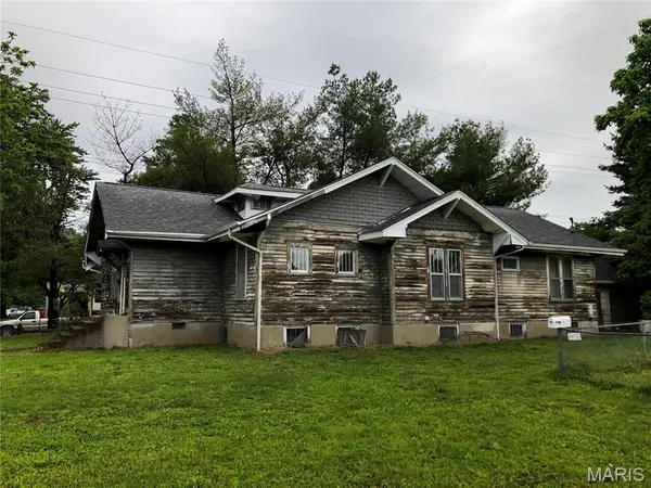 820 N 18th ST, Herrin, IL 62948