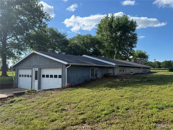 190 Airport RD, Iberia, MO 65486