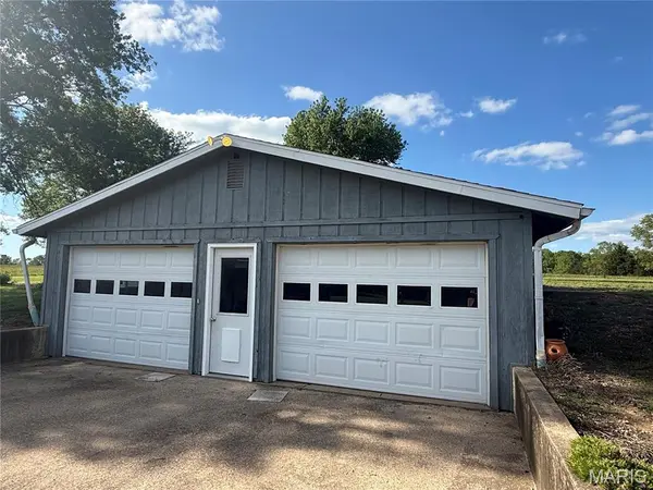 190 Airport RD, Iberia, MO 65486