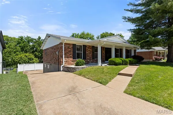 23 Quail Woods DR, Fenton, MO 63026