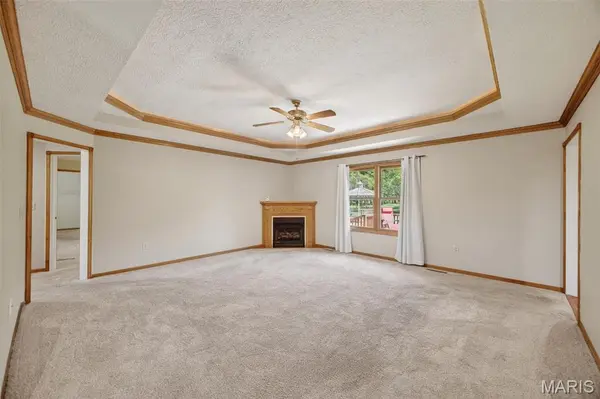 2220 Cherry Blossom CIR, Lebanon, MO 65536
