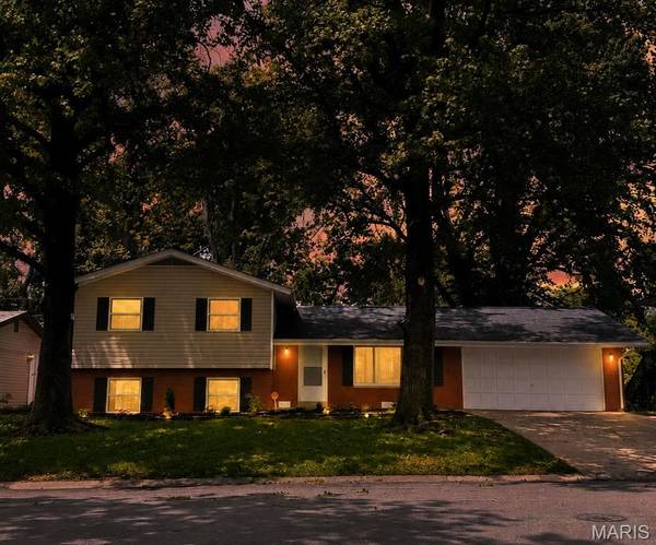 216 Laurel DR, Fairview Heights, IL 62208