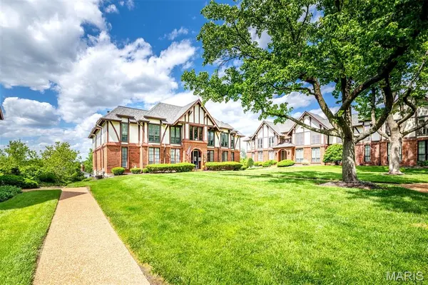 923 Claytonbrook DR #2, Ballwin, MO 63011
