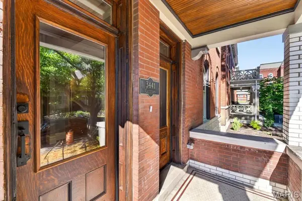 3441 Crittenden ST, St Louis, MO 63118