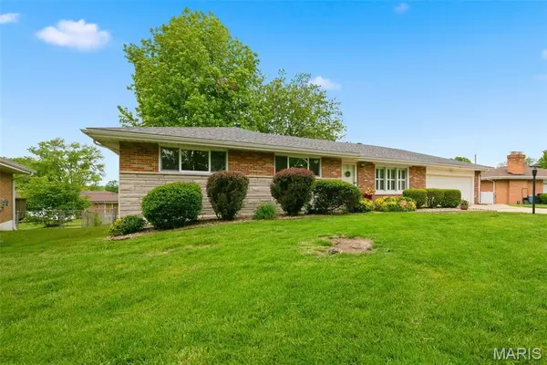 7712 Sunray LN, Crestwood, MO 63123