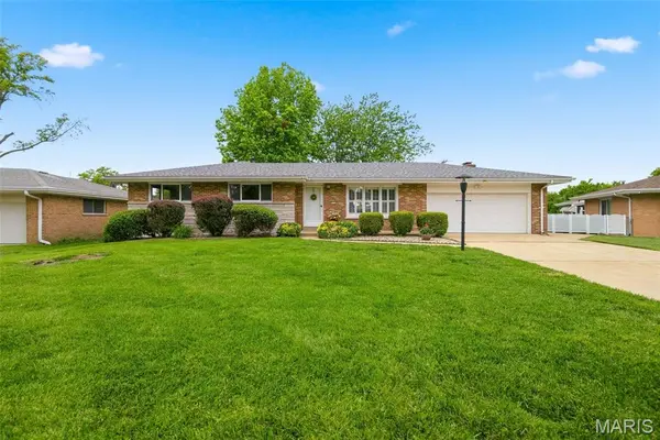 7712 Sunray LN, Crestwood, MO 63123