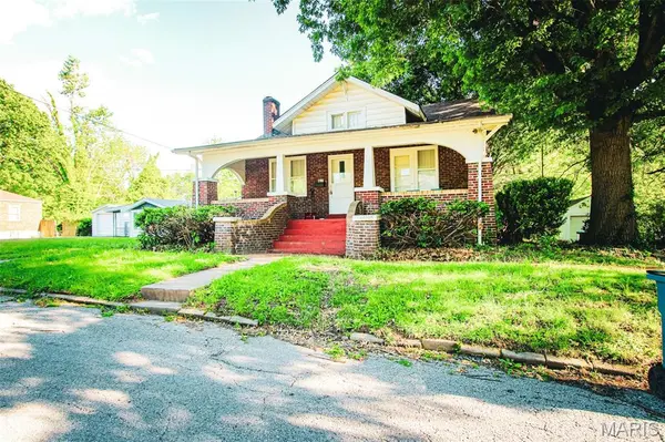 206 Crown DR, Riverview, MO 63137