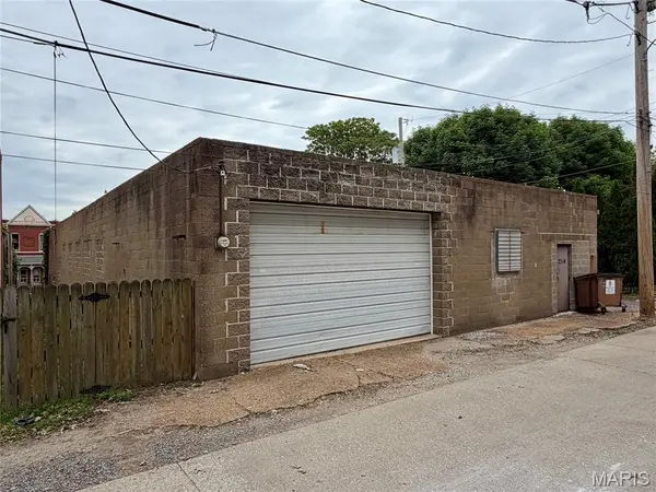 2314 Hickory ST, St Louis, MO 63104