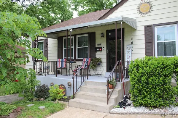 3430 Eastridge LN, St Ann, MO 63074