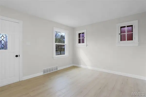8636 Charlton LN, Affton, MO 63123