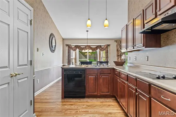 3242 Woodridge Center Pkwy, St Louis, MO 63129