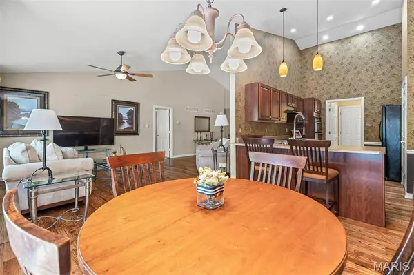 3242 Woodridge Center Pkwy, St Louis, MO 63129