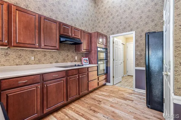 3242 Woodridge Center Pkwy, St Louis, MO 63129