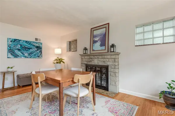 664 Deerhurst DR, Webster Groves, MO 63119