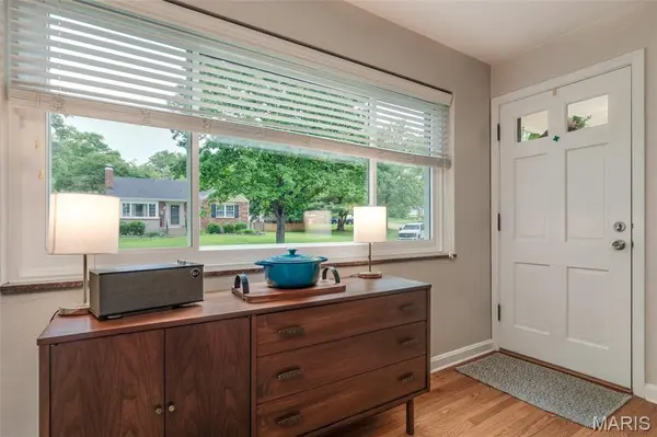 664 Deerhurst DR, Webster Groves, MO 63119