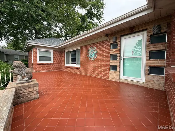 9537 Herpel LN, Green Park, MO 63123