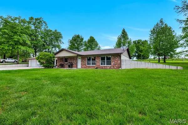 2428 E Highway 47,  Winfield,  MO 63389