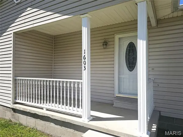 1603 E Stoddard ST, Dexter, MO 63841