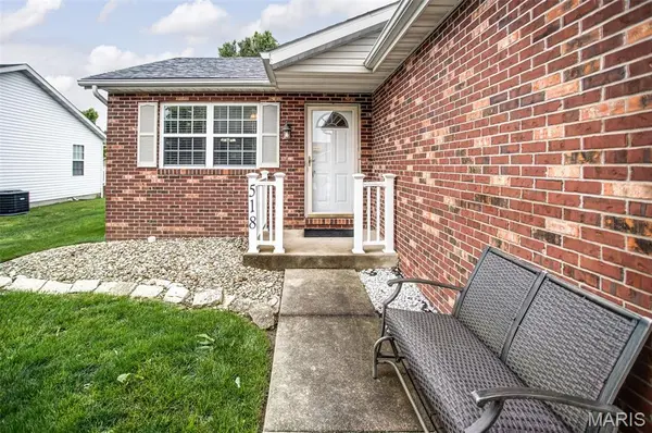 518 Deer RUN, Moro, IL 62067