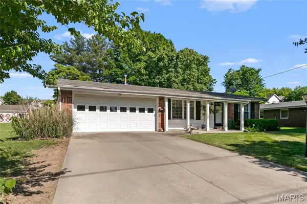 5013 Staten DR, Godfrey, IL 62035