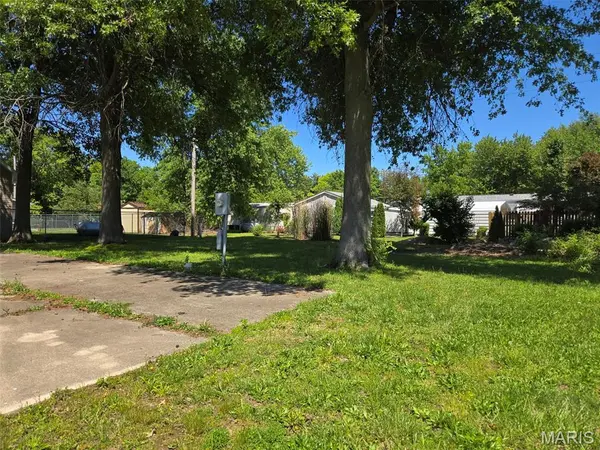 15914 Menzel Manor DR,  Carlyle,  IL 62231