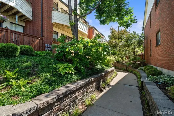 5571 Waterman BLVD #D, St Louis, MO 63112