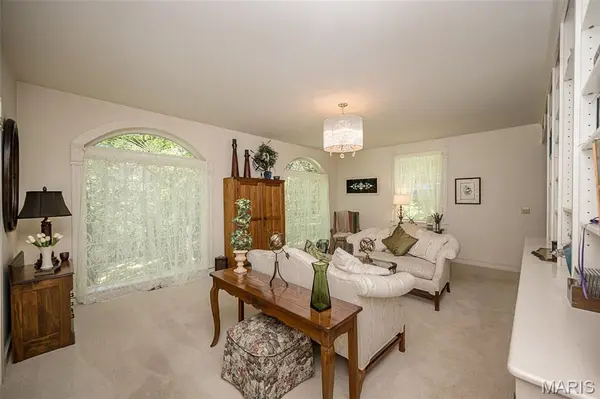 10 Ravinia LN, Pacific, MO 63069