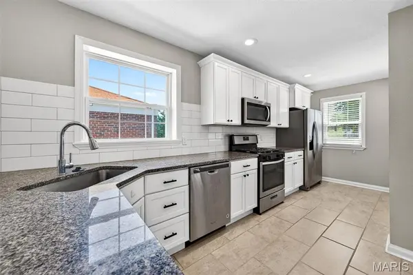 8832 Lawn AVE, Brentwood, MO 63144