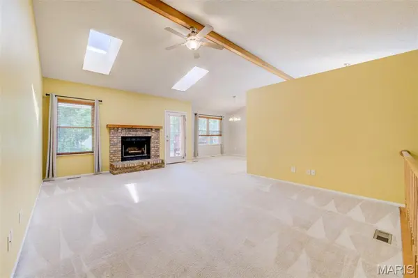 1265 Colby DR, St Peters, MO 63376