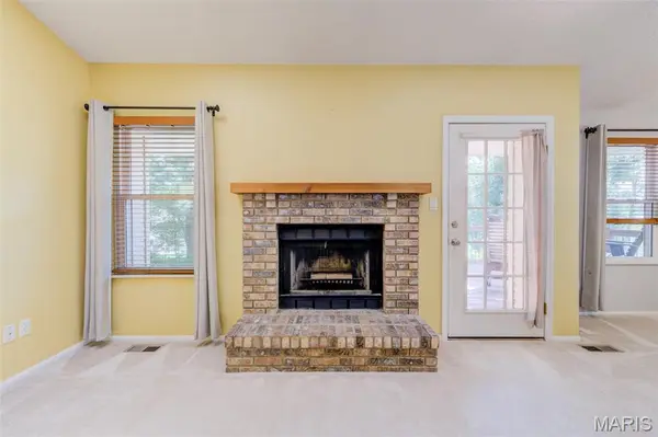 1265 Colby DR, St Peters, MO 63376