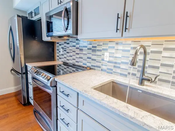 9019 W Swan CIR, Brentwood, MO 63144