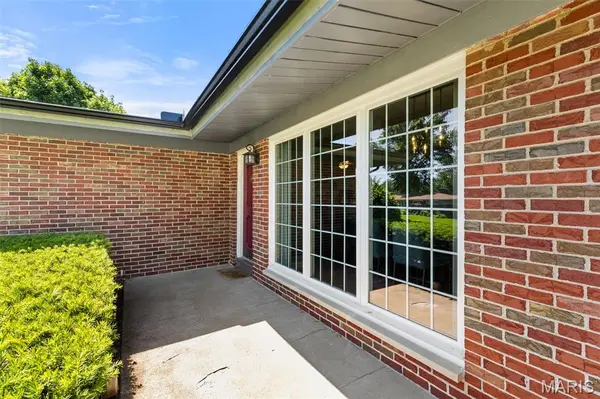 10147 Maebern TER, Crestwood, MO 63126