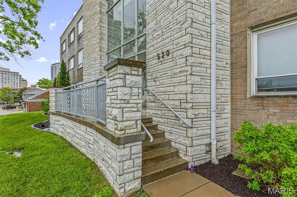 520 S Brentwood BLVD #2D, Clayton, MO 63105