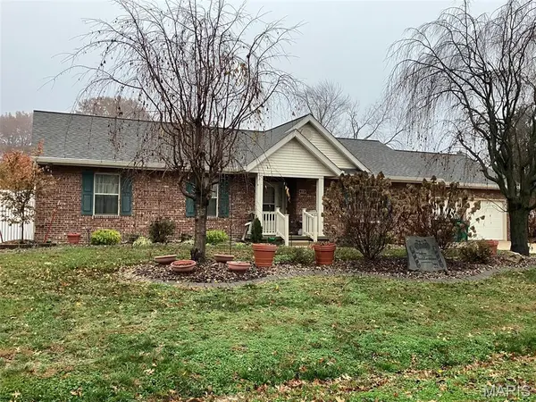 221 Sharp ST, Beckemeyer, IL 62219