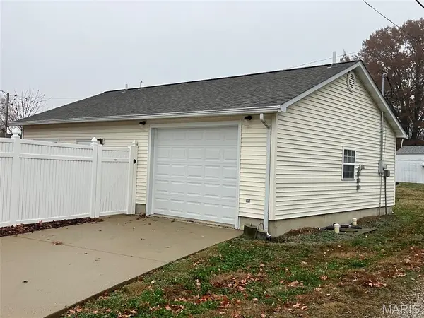 221 Sharp ST, Beckemeyer, IL 62219