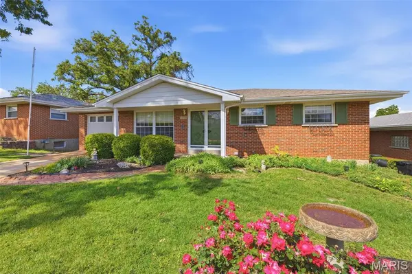 1215 Victory DR, Unincorporated, MO 63125