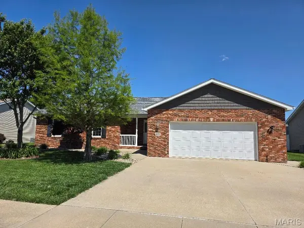 140 N Harvest Crest CT, Highland, IL 62249