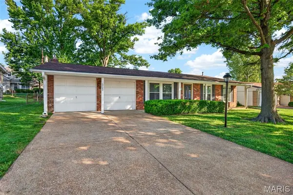 4723 Langtree DR, St Louis, MO 63128