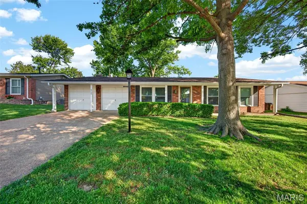 4723 Langtree DR, St Louis, MO 63128