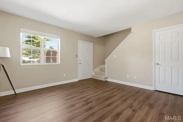 1746 Redbird CV, Brentwood, MO 63144