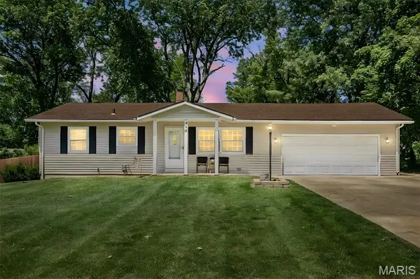 809 Lindell DR, Ballwin, MO 63011