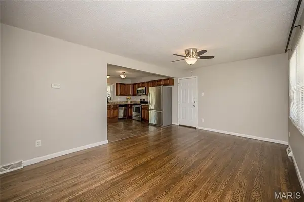 809 Lindell DR, Ballwin, MO 63011