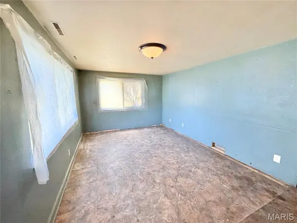 1908 Main DR, High Ridge, MO 63049