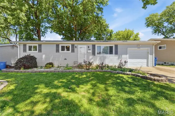 1285 Acredale DR, Florissant, MO 63033