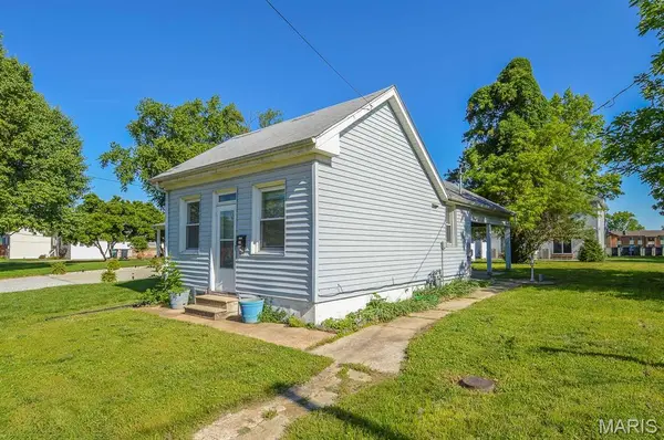 1319 Eisenhower RD, Mascoutah, IL 62258