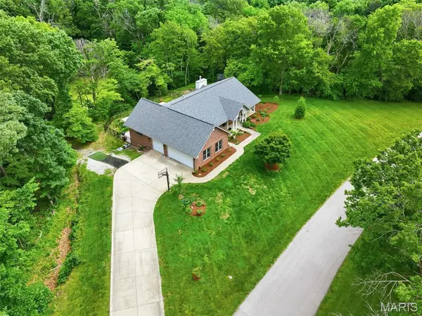 2773 Woodson DR, Columbia, IL 62236