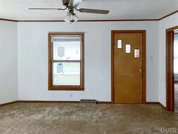869 S Redman AVE, Marshall, MO 65340