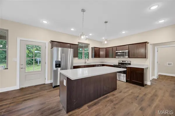 112 Sweet Valley CIR, Crocker, MO 65452