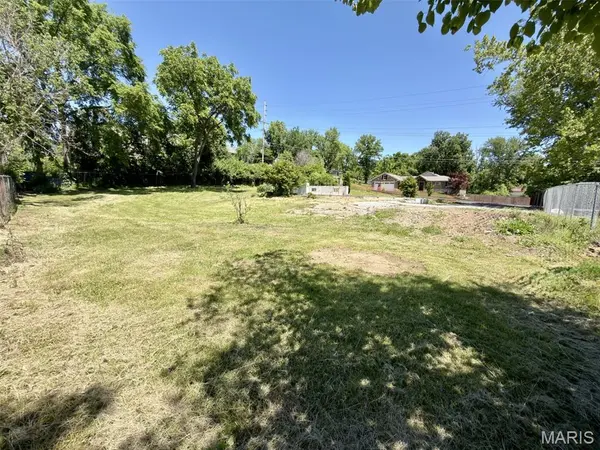 2215 Maxville LN, Arnold, MO 63010
